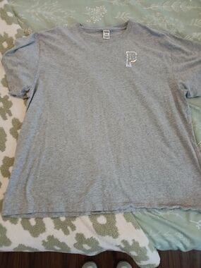 PINK Victoria's Secret Gray Logo Tee